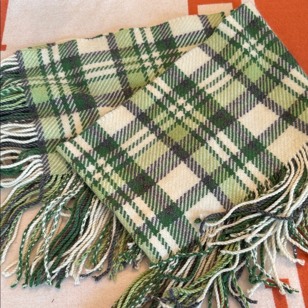 Banana Republic Vintage Cashmere Soft Blend Green Plaid Scarf w/Fringes Like New
